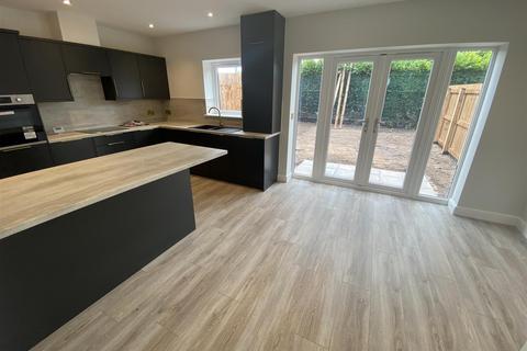4 bedroom townhouse for sale, Chetwynd Court, Stafford