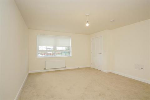 3 bedroom detached house to rent, Skylark Drive, WF12