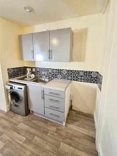 2 bedroom flat to rent, Pembroke Road, Devon TQ1