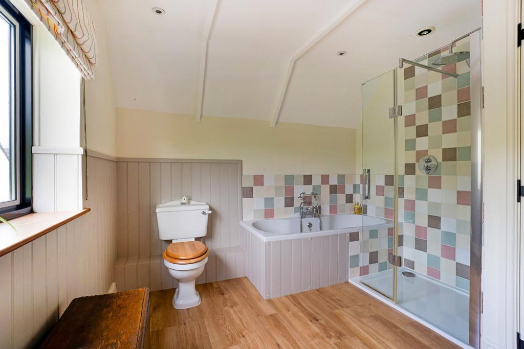 En-Suite Bathroom