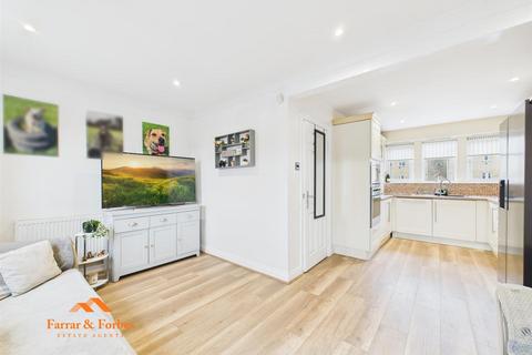 Holmefield Gardens, Nelson BB9