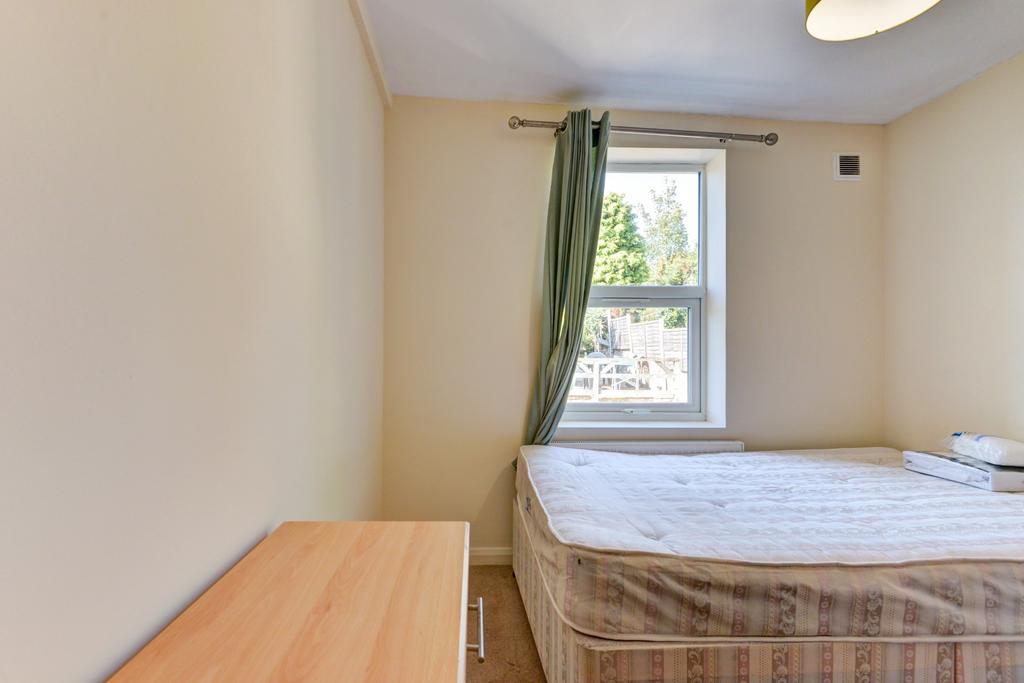 A cozy double bedroom featuring a comfortable b...