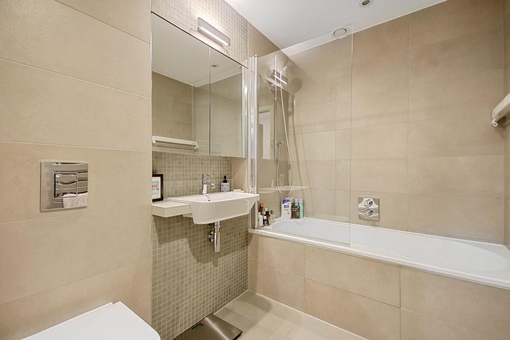Bathroom3-1.jpg
