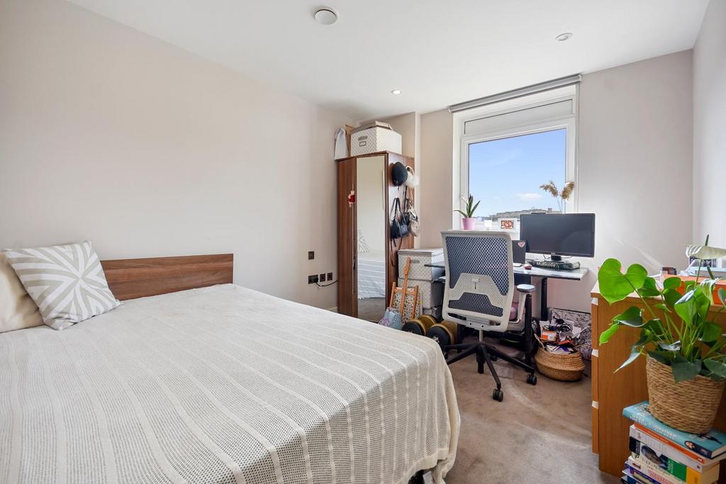 Scnd Bedroom3-1.jpg