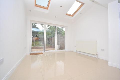 4 bedroom house to rent, Churston Drive, Morden SM4