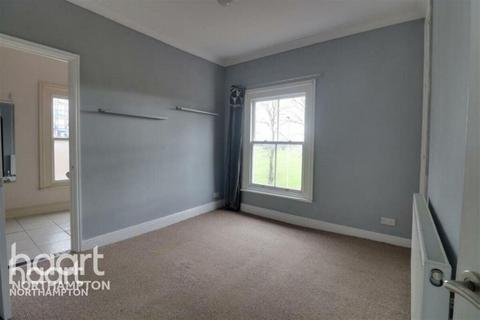 3 bedroom maisonette to rent, St Georges Avenue, NORTHAMPTON