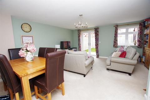 4 bedroom semi-detached house to rent, Baillie Close, Swindon SN25