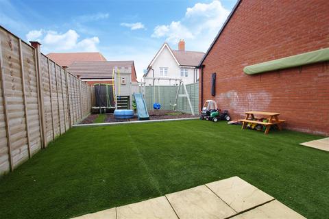 4 bedroom semi-detached house to rent, Baillie Close, Swindon SN25