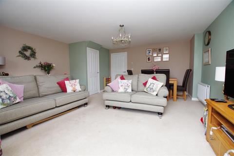 4 bedroom semi-detached house to rent, Baillie Close, Swindon SN25
