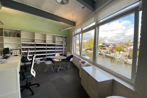 Industrial unit to rent, Summer Rd Thames Ditton KT7 0QJ