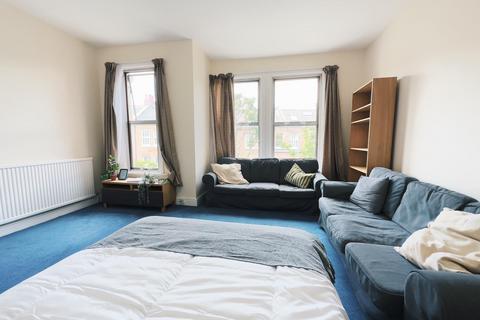 6 bedroom house share to rent, Boundaries Road, London SW12