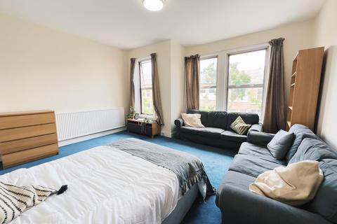 6 bedroom house share to rent, Boundaries Road, London SW12