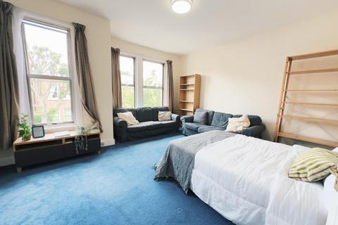 6 bedroom house share to rent, Boundaries Road, London SW12