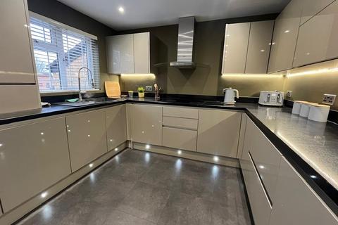 3 bedroom terraced house for sale, Braemar Close, Stevenage