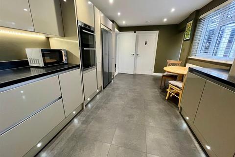 3 bedroom terraced house for sale, Braemar Close, Stevenage
