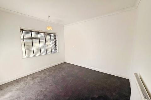 3 bedroom semi-detached house to rent, Glebe Street, Leicestershire LE11