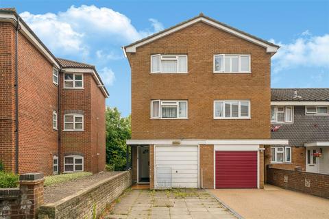 undefined, Dimmock Drive, Greenford, UB6 0SJ