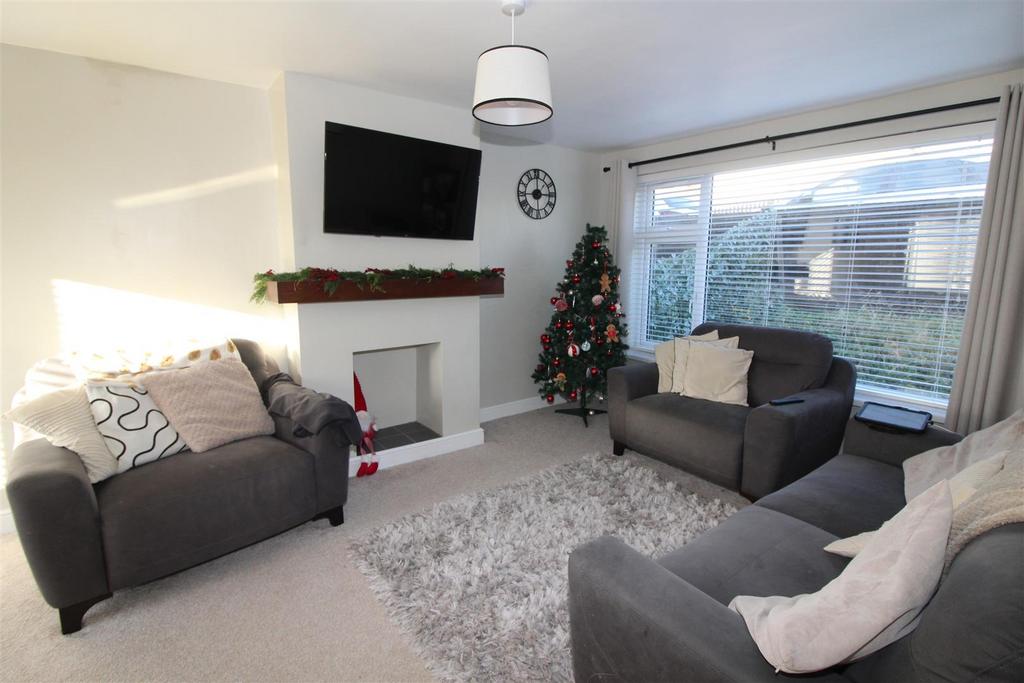 Lounge/Dining Area