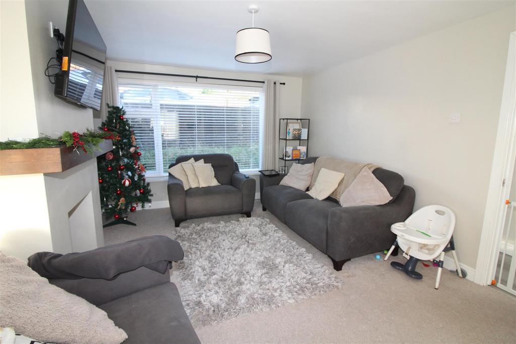 Lounge/Dining Area
