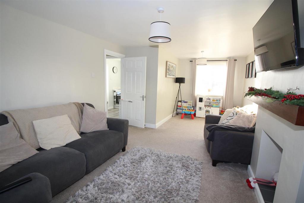 Lounge/Dining Area
