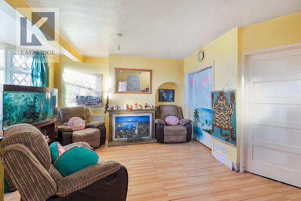 Parklawn Avenue, Epsom - KT18 7 SJ