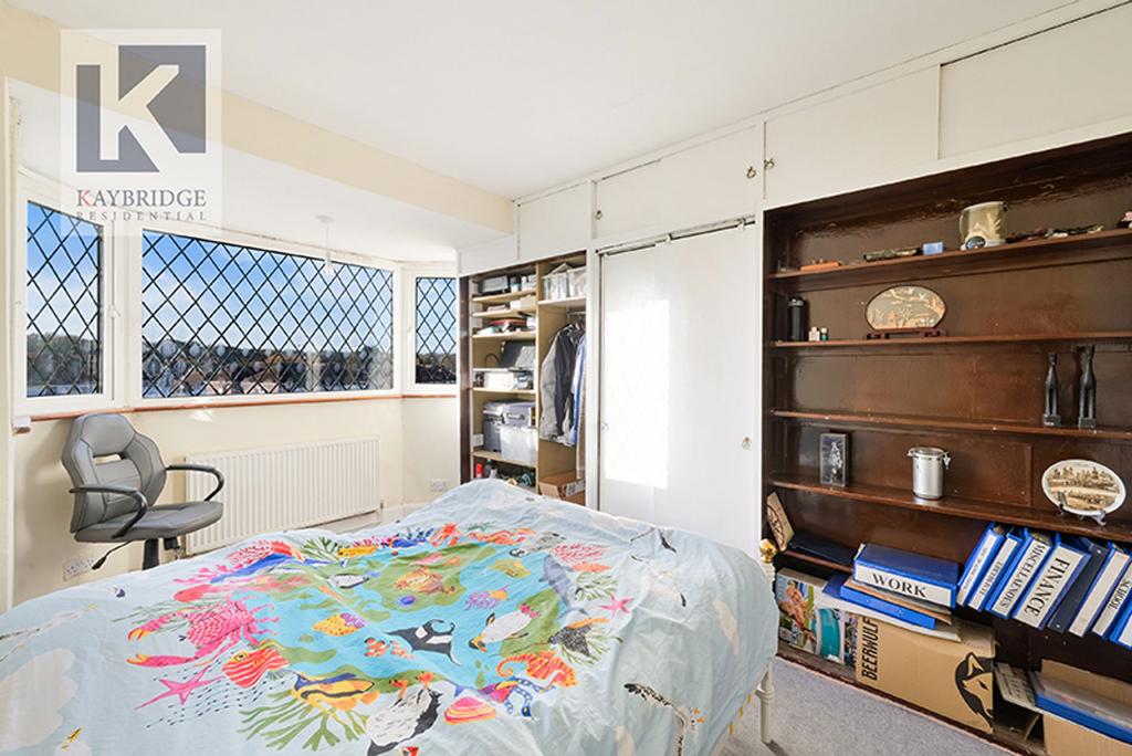 Parklawn Avenue, Epsom - KT18 7 SJ