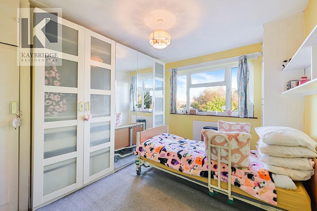 Parklawn Avenue, Epsom - KT18 7 SJ