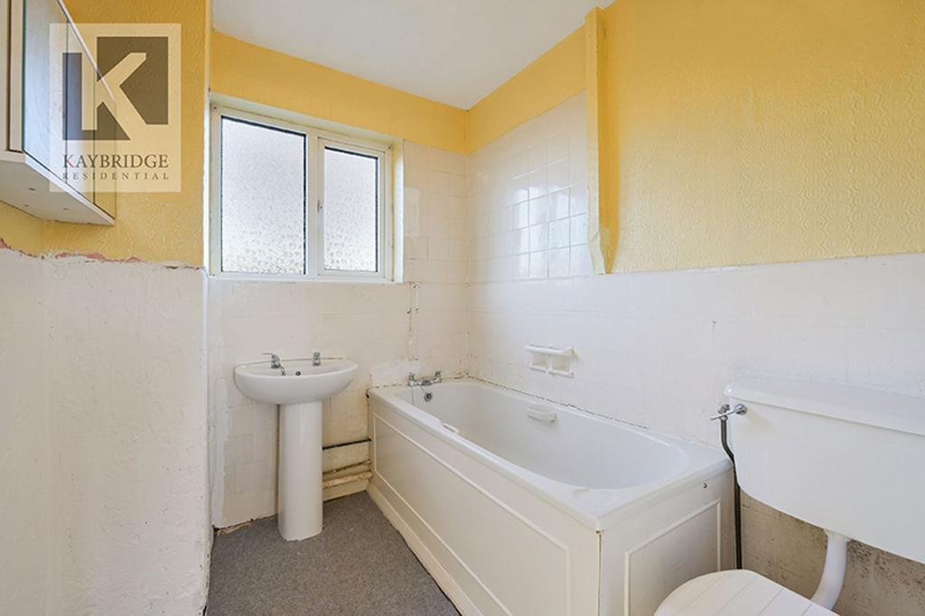 Parklawn Avenue, Epsom - KT18 7 SJ