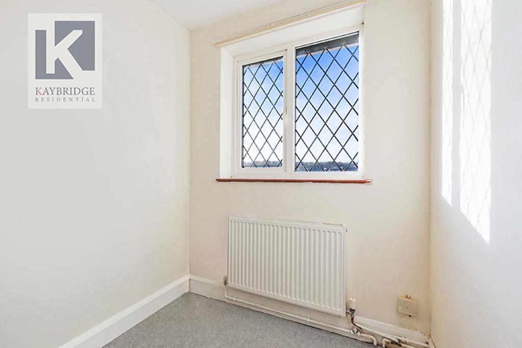 Parklawn Avenue, Epsom - KT18 7 SJ