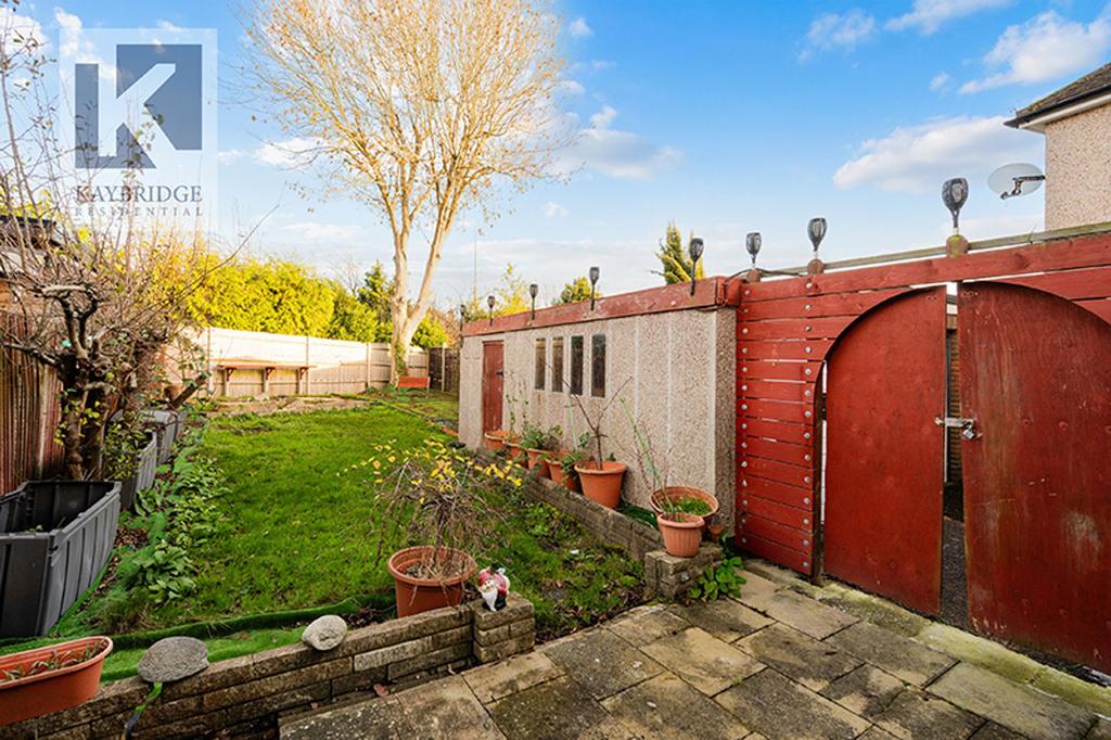Parklawn Avenue, Epsom - KT18 7 SJ