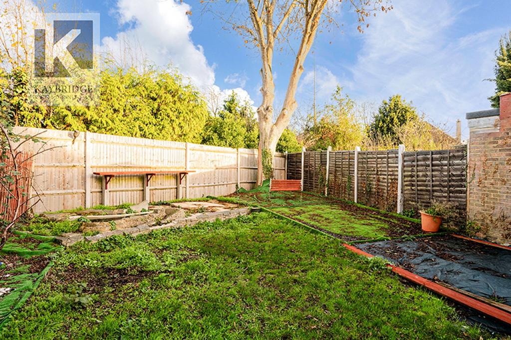 Parklawn Avenue, Epsom - KT18 7 SJ