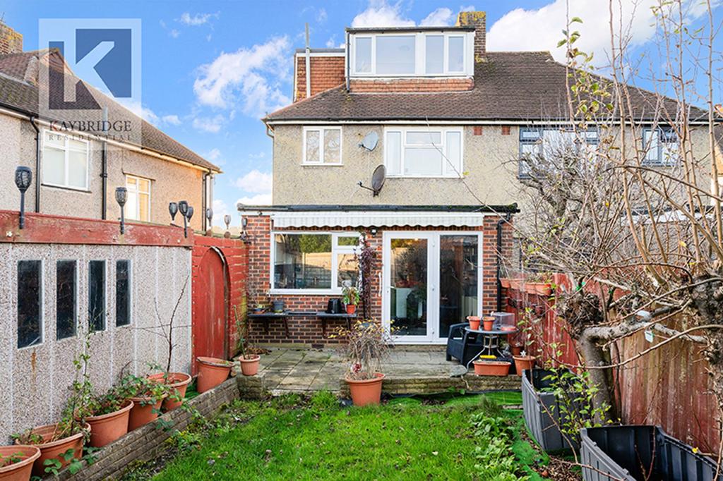Parklawn Avenue, Epsom - KT18 7 SJ