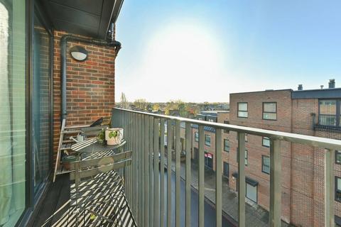 2 bedroom flat for sale, Tooting High Street, Tooting Broadway, London, SW17