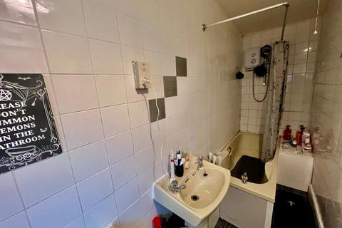 undefined, Ground floor flat - High Street, Rothwell