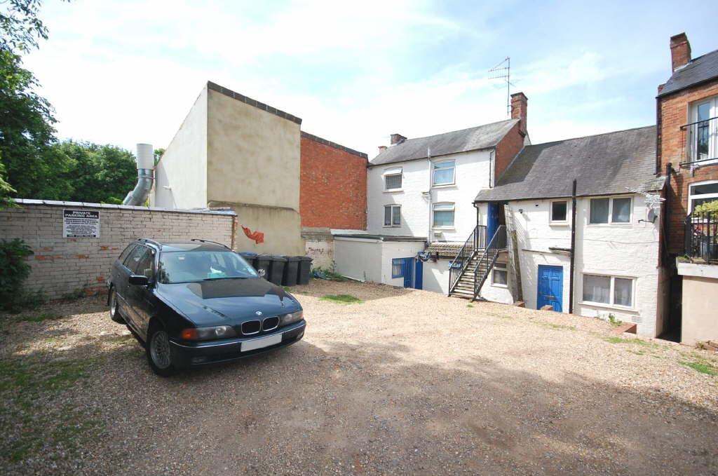 Rear communal parking