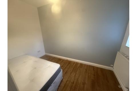 2 bedroom flat to rent, LONDON ROAD, CROYDON, CR0