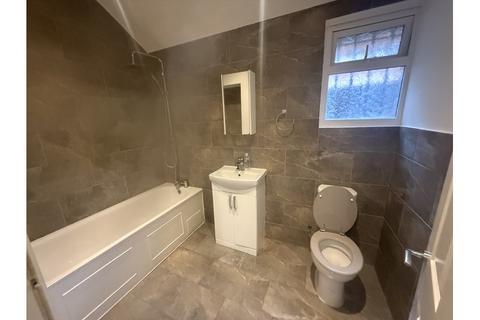 2 bedroom flat to rent, LONDON ROAD, CROYDON, CR0
