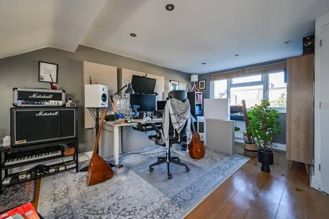 undefined, Warwick Road, N11, Bounds Green, London, N11