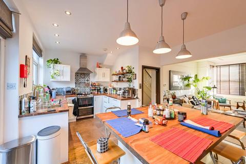 undefined, Warwick Road, N11, Bounds Green, London, N11
