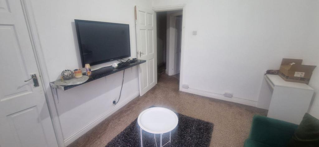 2 bed flat to rent Woodfield Crescent, Sparkbrook