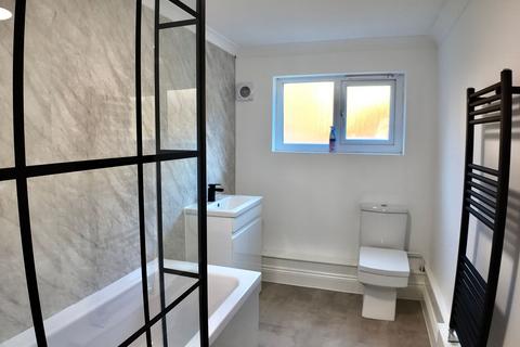 3 bedroom terraced house to rent, Curre Street, Cwm, NP23