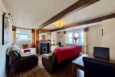 2 bedroom end of terrace house for sale, Town End, Almondbury, Huddersfield, HD5 8NW