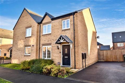 3 bedroom semi-detached house to rent, Rossington, Doncaster DN11