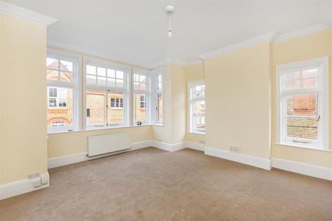 3 bedroom flat to rent, Cowley Mansions, Mortlake, SW14