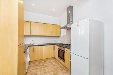 3 bedroom flat to rent, Cowley Mansions, Mortlake, SW14