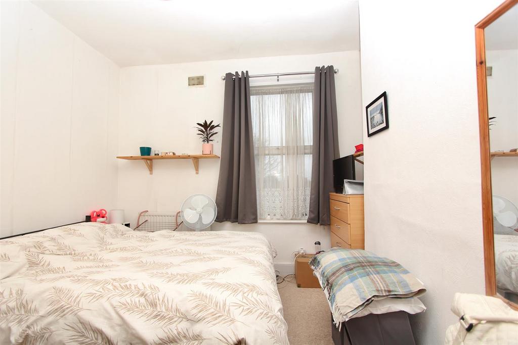 Mannock Road, N22