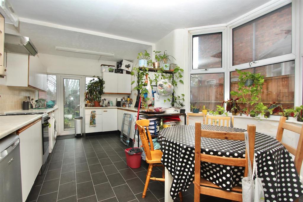 Mannock Road, N22