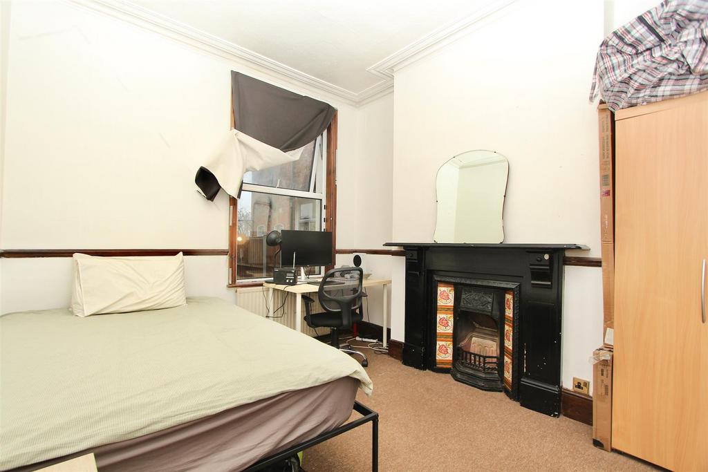 Mannock Road, N22
