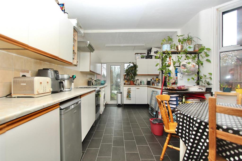 Mannock Road, N22
