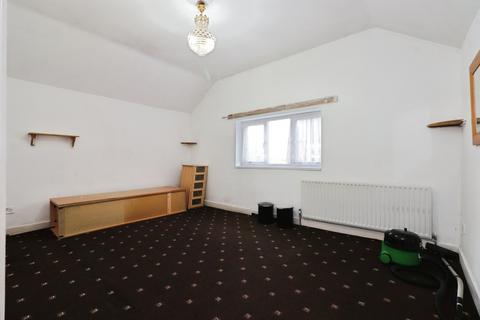 3 bedroom semi-detached house for sale, Meersbrook Avenue, Sheffield S8